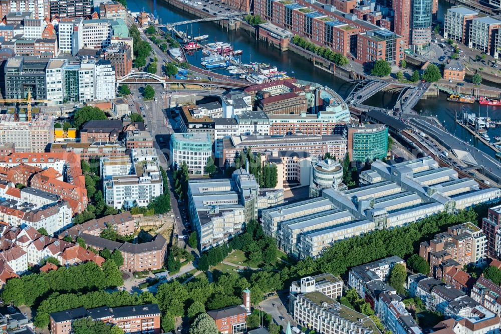 Aerial image Hamburg - Publishing house complex of the press and media house Gruner + Jahr Am Baumwall in Hamburg, Germany