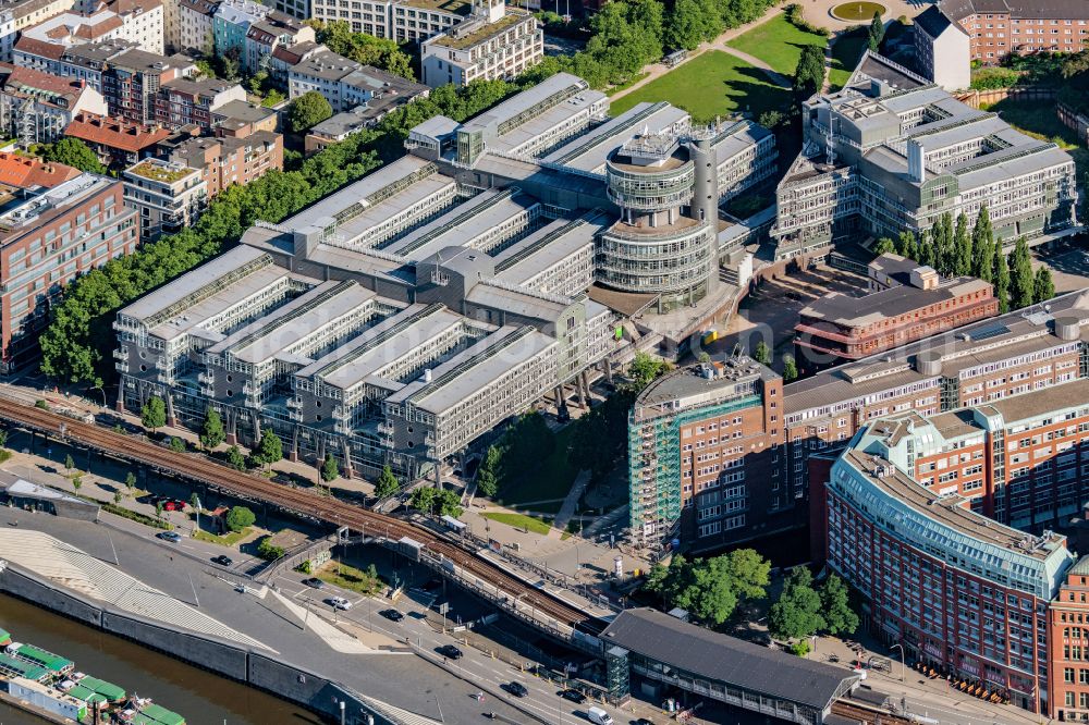 Hamburg from the bird's eye view: Publishing house complex of the press and media house Gruner + Jahr Am Baumwall in Hamburg, Germany