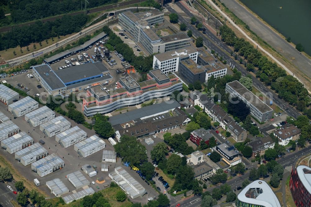 Köln from the bird's eye view: Publishing house complex of the press and media house Verlag Dr. Otto Schmidt KG and Sack Fachmedien GmbH & Co. KG in the district Bayenthal in Cologne in the state North Rhine-Westphalia, Germany