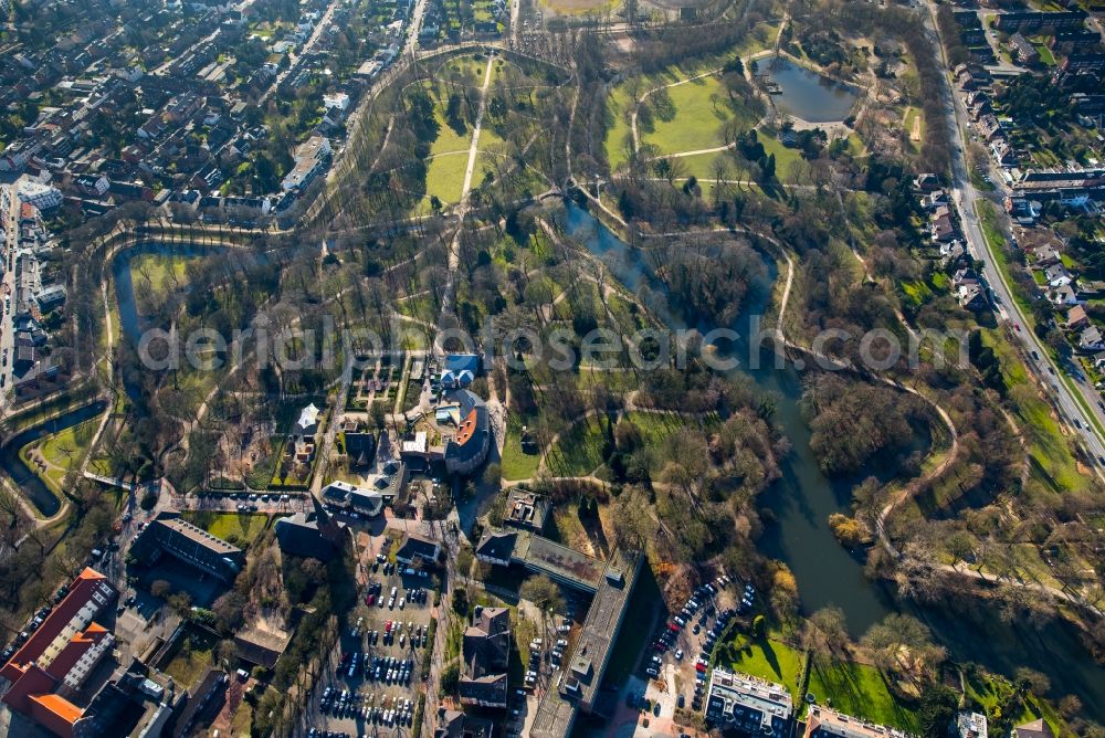 Aerial image Moers - Building complex in the park of the castle Moerser Schloss in the town centre in Moers in the state of North Rhine-Westphalia