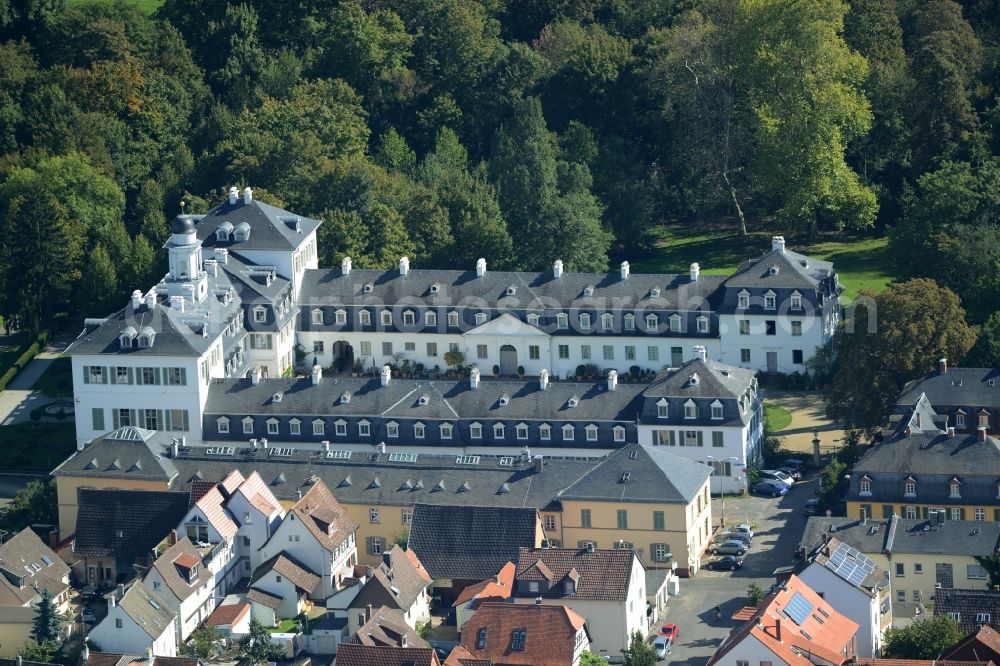 Offenbach am Main from the bird's eye view: Building complex in the park of the castle Rumpenheimer Schloss in Offenbach am Main in the state Hesse