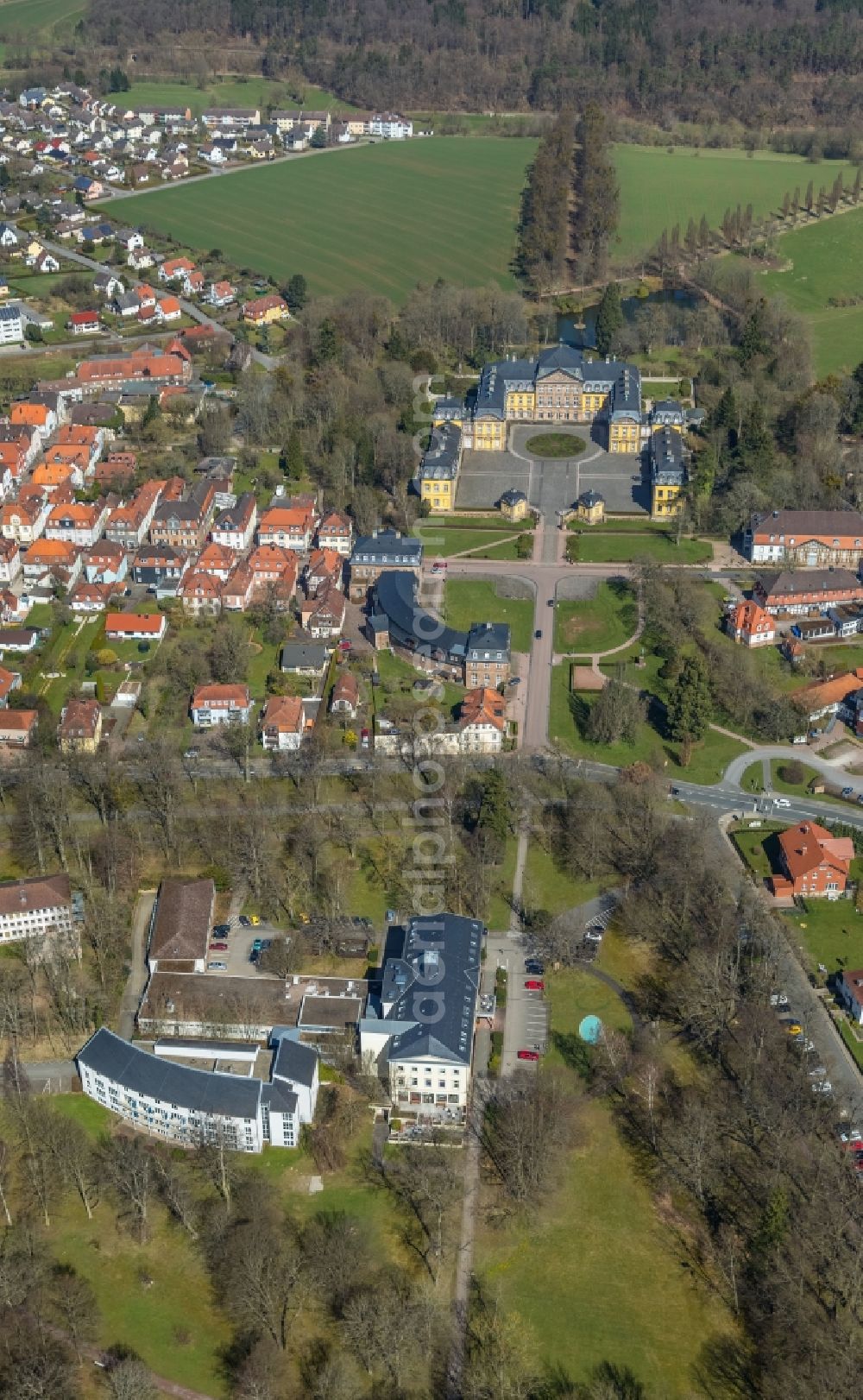 Bad Arolsen from the bird's eye view: Building complex in the park of the castle Arolsen with dem Baumpark in Bad Arolsen in the state Hesse, Germany