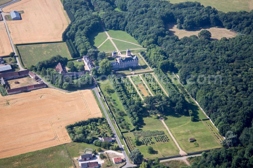 Aerial image Huisseau-en-Beauce - Building complex in the park of the castle La Basse Cour in Huisseau-en-Beauce in Centre-Val de Loire, France