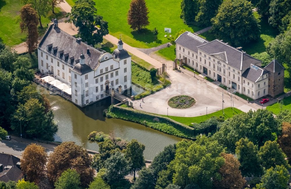 Aerial photograph Essen - Building complex in the park of the castle Borbeck in Essen in the state North Rhine-Westphalia, Germany