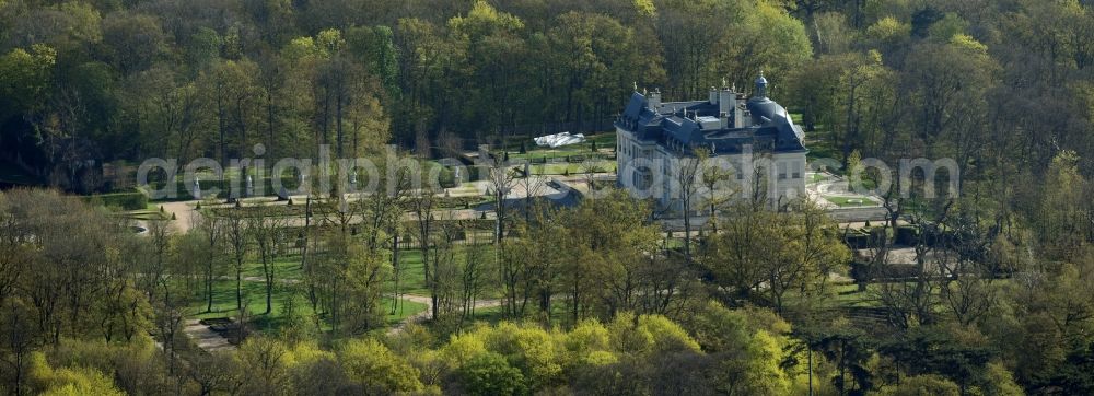 Aerial photograph Louveciennes - Building complex in the park of the castle Chateau Louis XIV Sci Chemin des Gressets in Louveciennes in Ile-de-France, France