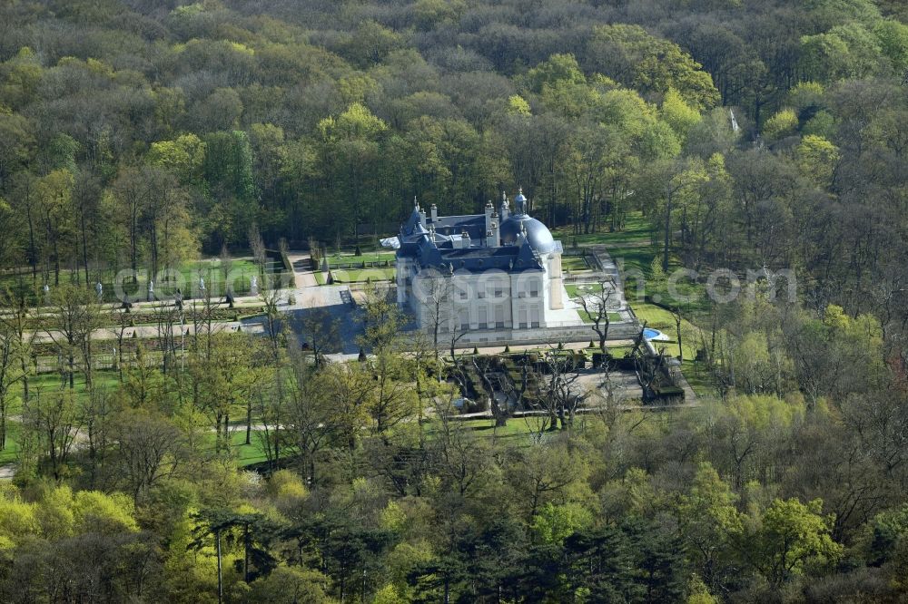 Aerial photograph Louveciennes - Building complex in the park of the castle Chateau Louis XIV Sci Chemin des Gressets in Louveciennes in Ile-de-France, France