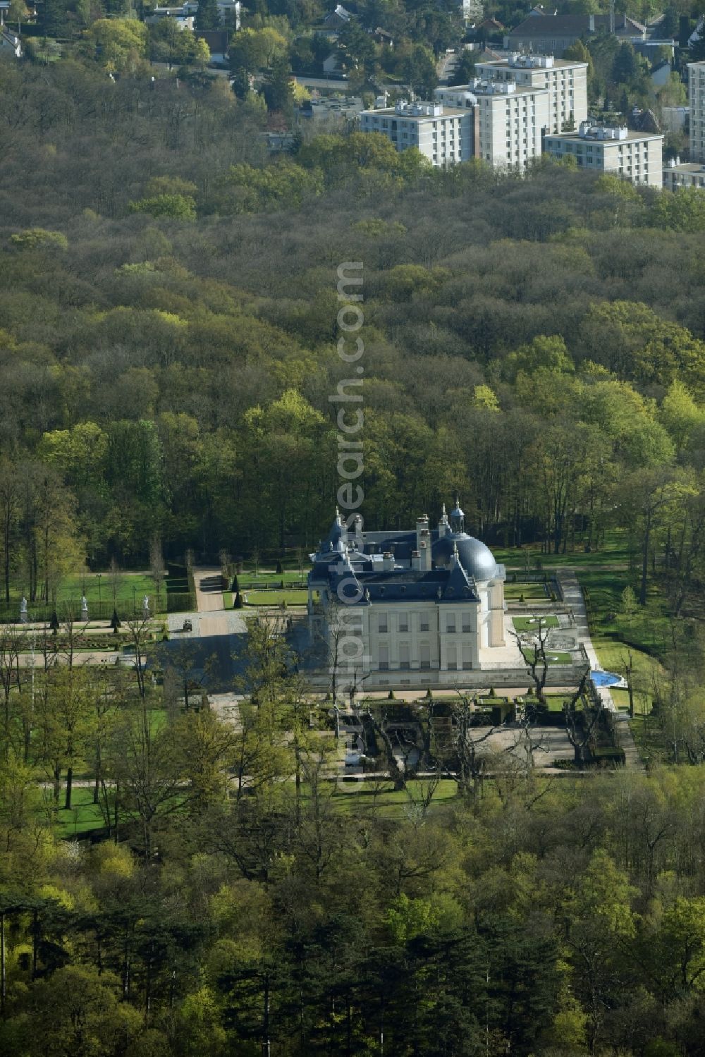 Louveciennes from the bird's eye view: Building complex in the park of the castle Chateau Louis XIV Sci Chemin des Gressets in Louveciennes in Ile-de-France, France