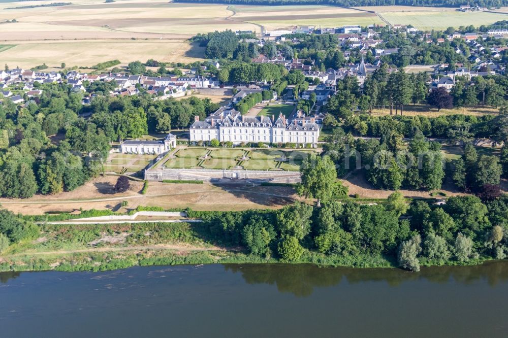 Aerial photograph Menars - Building complex in the park of the castle Chateau de Menars on the Loire river in Menars in Centre-Val de Loire, France