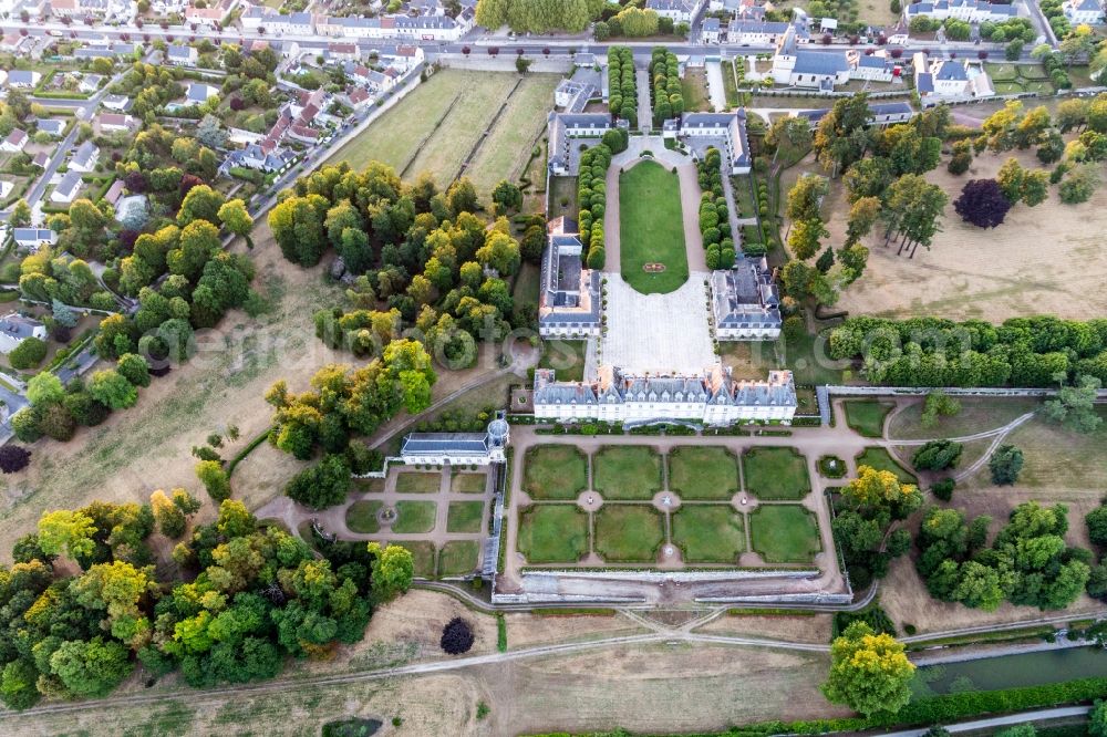 Aerial photograph Menars - Building complex in the park of the castle Chateau de Menars on the Loire river in Menars in Centre-Val de Loire, France