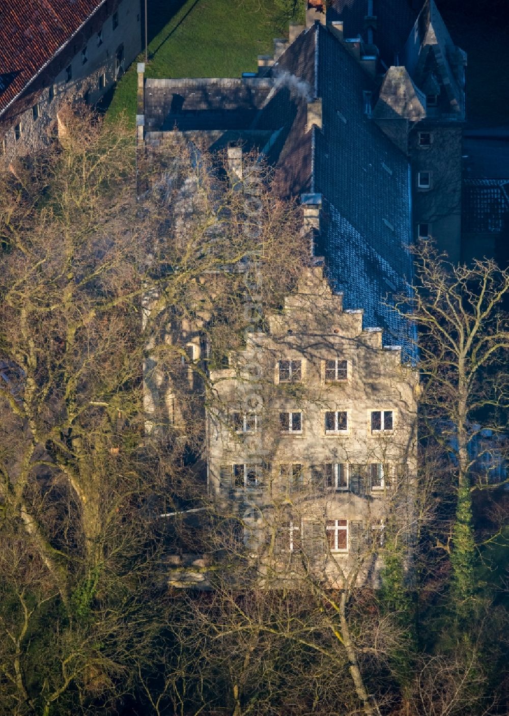 Aerial photograph Hamm - Building complex in the park of the castle Ermelinghoff Geinegge in Hamm in the state North Rhine-Westphalia