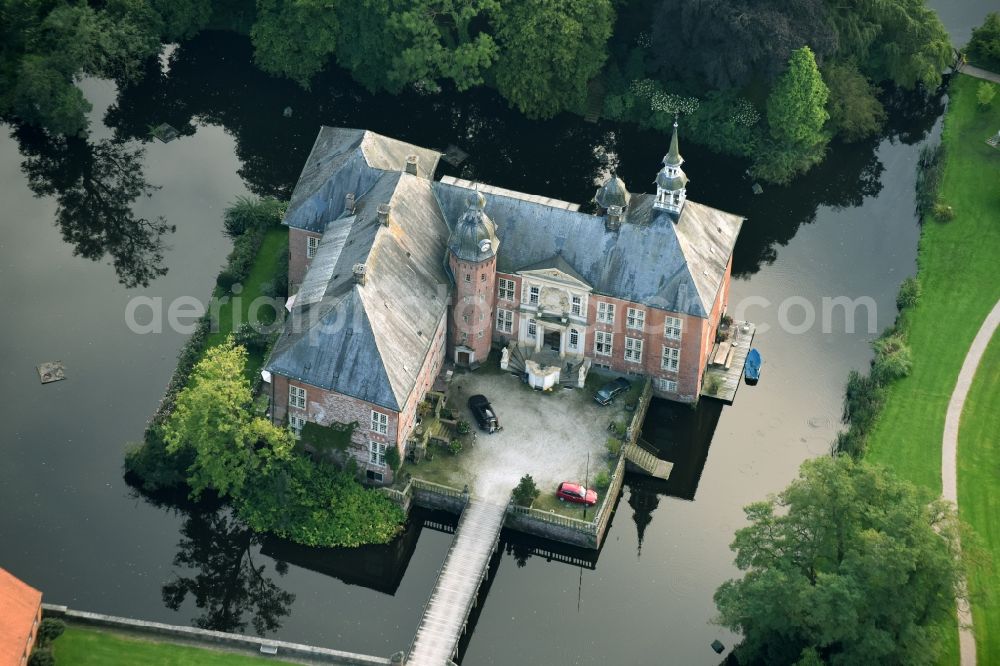 Aerial image Sande - Building complex in the park of the watercastle Goedens in Sande in the state Lower Saxony