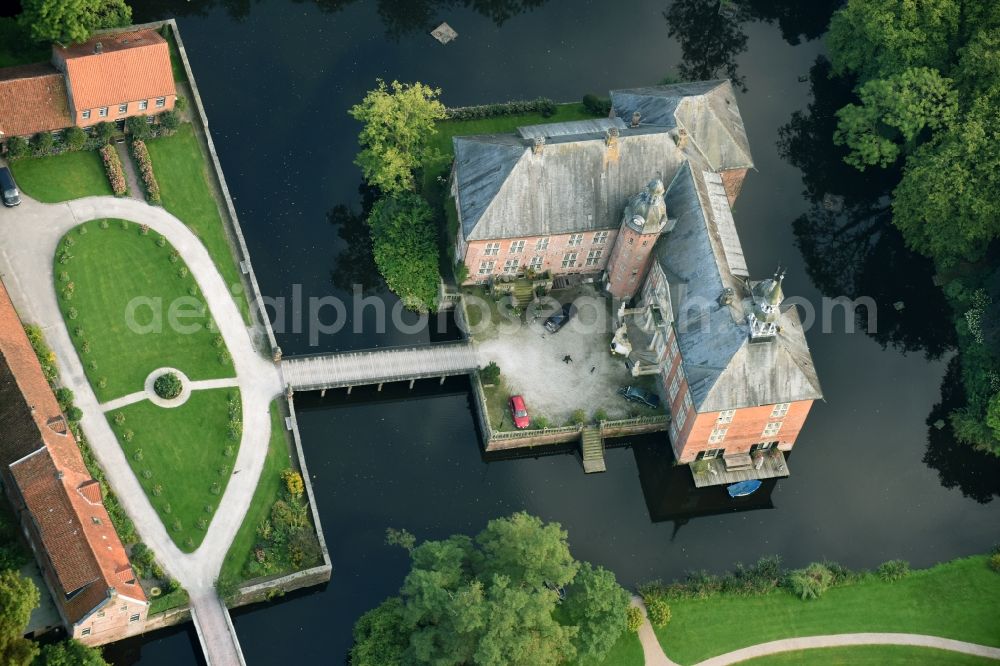 Aerial photograph Sande - Building complex in the park of the watercastle Goedens in Sande in the state Lower Saxony