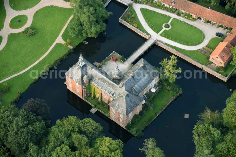 Sande from the bird's eye view: Building complex in the park of the watercastle Goedens in Sande in the state Lower Saxony