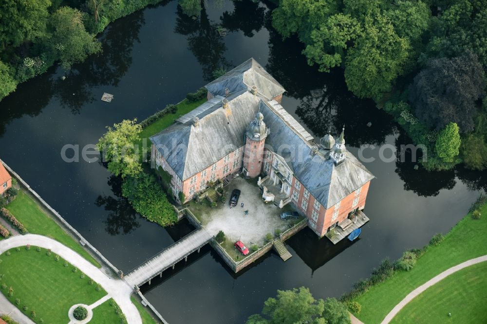 Sande from above - Building complex in the park of the watercastle Goedens in Sande in the state Lower Saxony