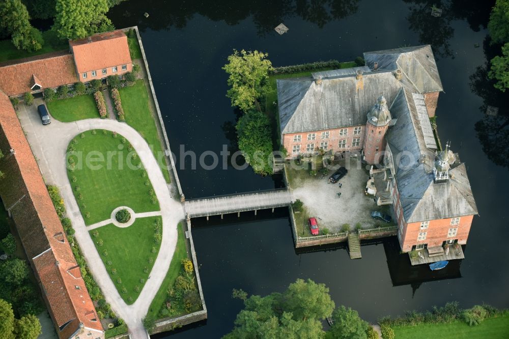 Sande from the bird's eye view: Building complex in the park of the watercastle Goedens in Sande in the state Lower Saxony