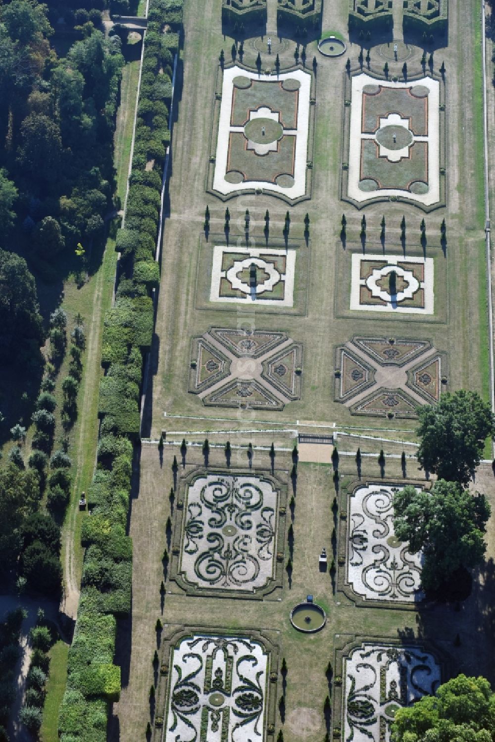 Aerial photograph Hundisburg - Building complex in the park of the castle Hundisburg in Hundisburg in the state Saxony-Anhalt