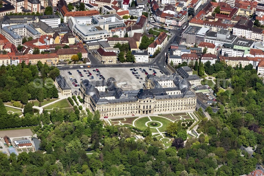 Aerial photograph Würzburg - Building complex in the park of the castle Residenz Wuerzburg in Wuerzburg in the state Bavaria