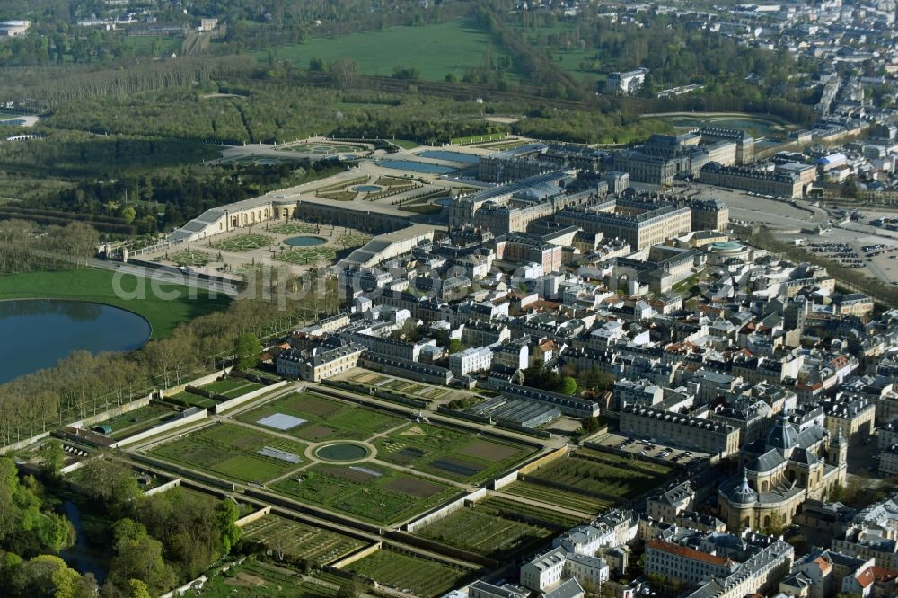 Versailles from the bird's eye view: Building complex in the park of the castle Schloss Versailles am Place d'Armes in Versailles in Ile-de-France, France