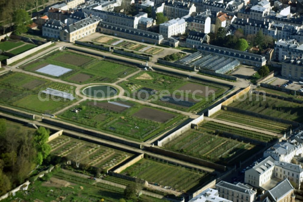 Aerial photograph Versailles - Building complex in the park of the castle Schloss Versailles am Place d'Armes in Versailles in Ile-de-France, France