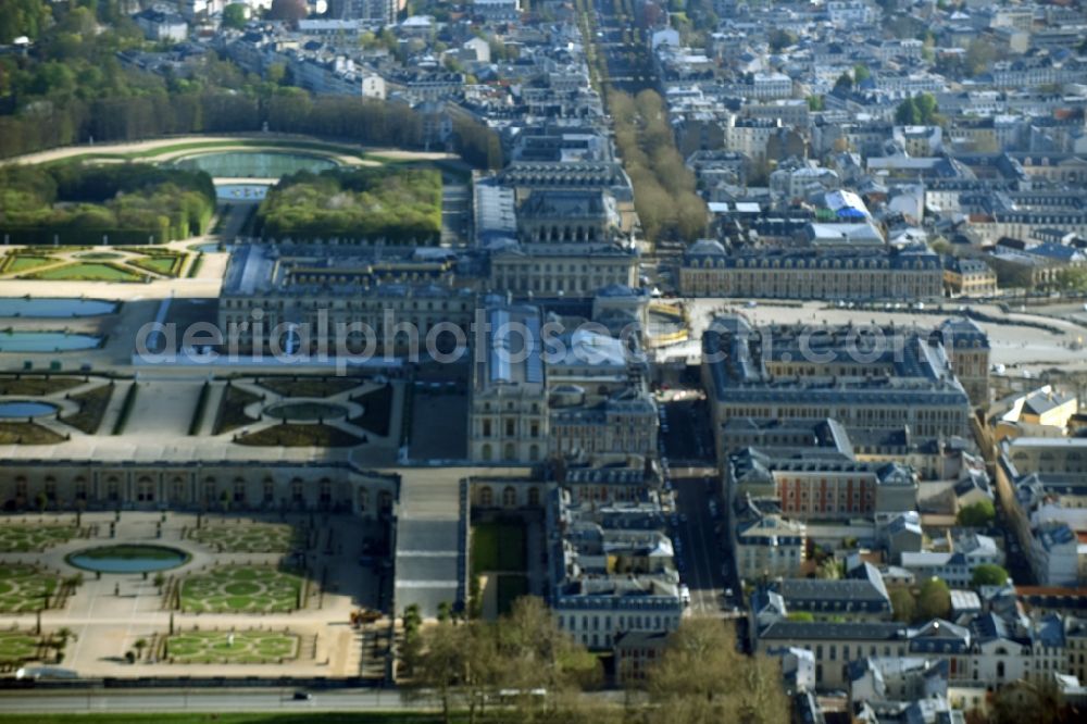 Versailles from the bird's eye view: Building complex in the park of the castle Schloss Versailles am Place d'Armes in Versailles in Ile-de-France, France