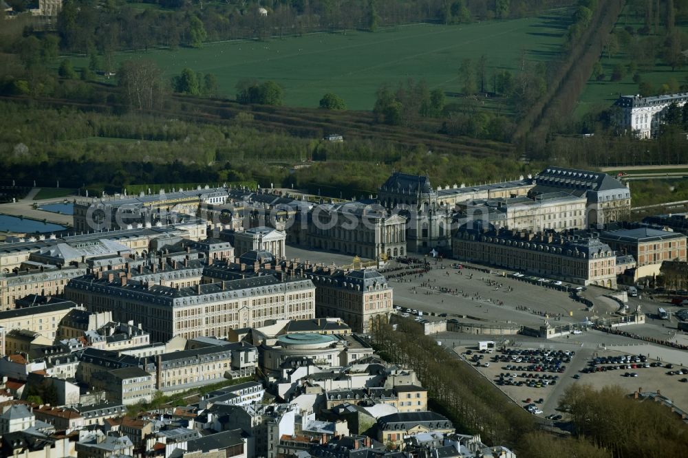 Versailles from the bird's eye view: Building complex in the park of the castle Schloss Versailles am Place d'Armes in Versailles in Ile-de-France, France