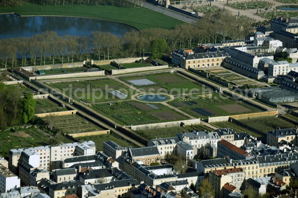 Aerial photograph Versailles - Building complex in the park of the castle Schloss Versailles am Place d'Armes in Versailles in Ile-de-France, France