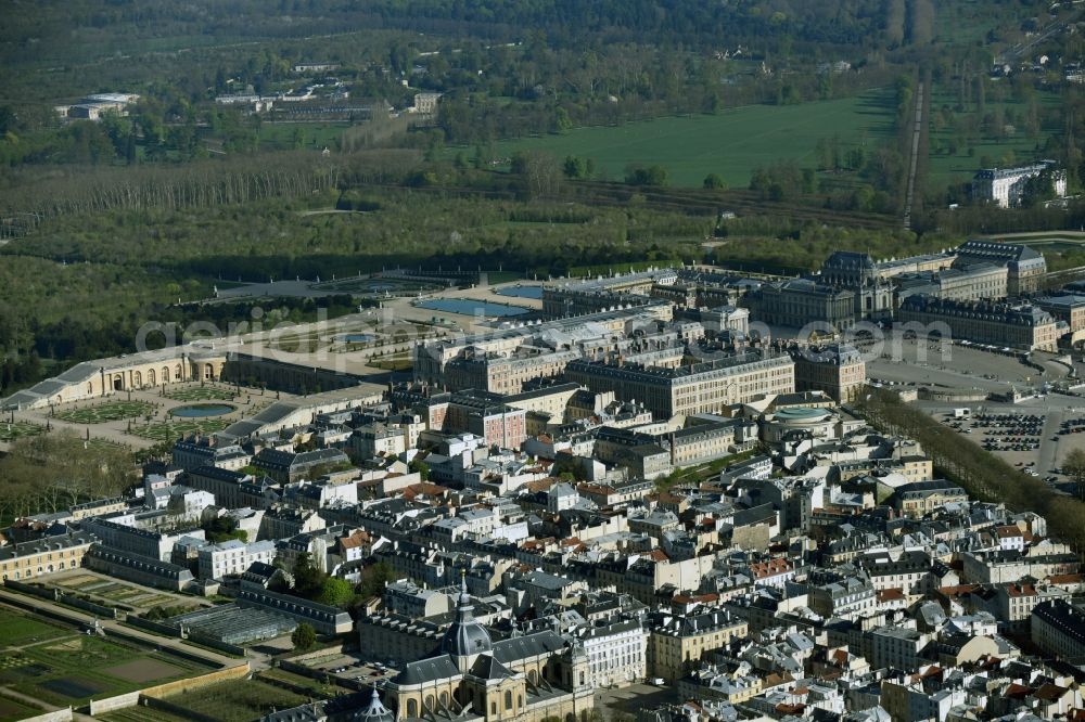 Versailles from the bird's eye view: Building complex in the park of the castle Schloss Versailles am Place d'Armes in Versailles in Ile-de-France, France