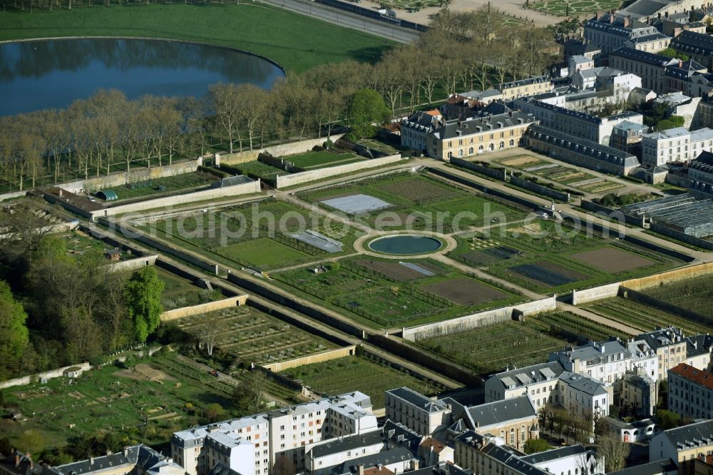 Versailles from the bird's eye view: Building complex in the park of the castle Schloss Versailles am Place d'Armes in Versailles in Ile-de-France, France