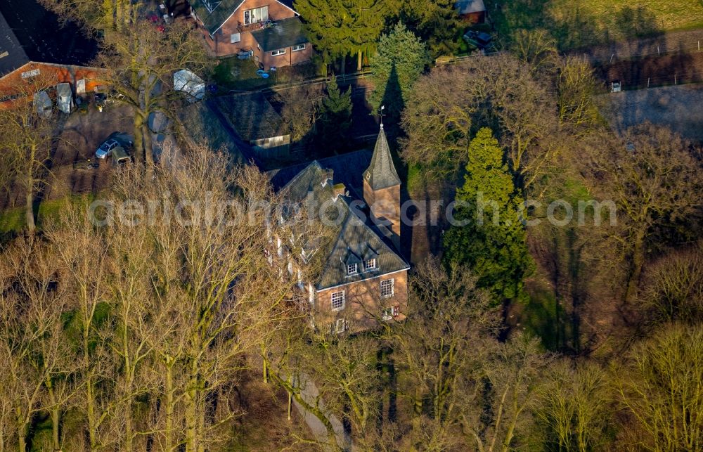 Aerial image Emmerich am Rhein - Building complex in the park of the castle - Schloesschen Borghess on Huethumer Strasse in Emmerich am Rhein in the state North Rhine-Westphalia