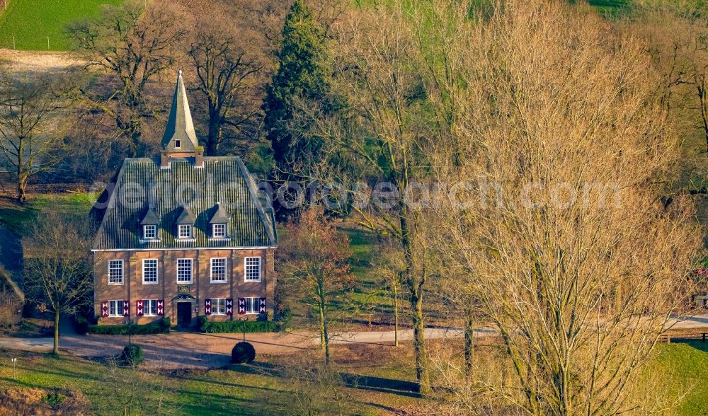 Emmerich am Rhein from above - Building complex in the park of the castle - Schloesschen Borghess on Huethumer Strasse in Emmerich am Rhein in the state North Rhine-Westphalia