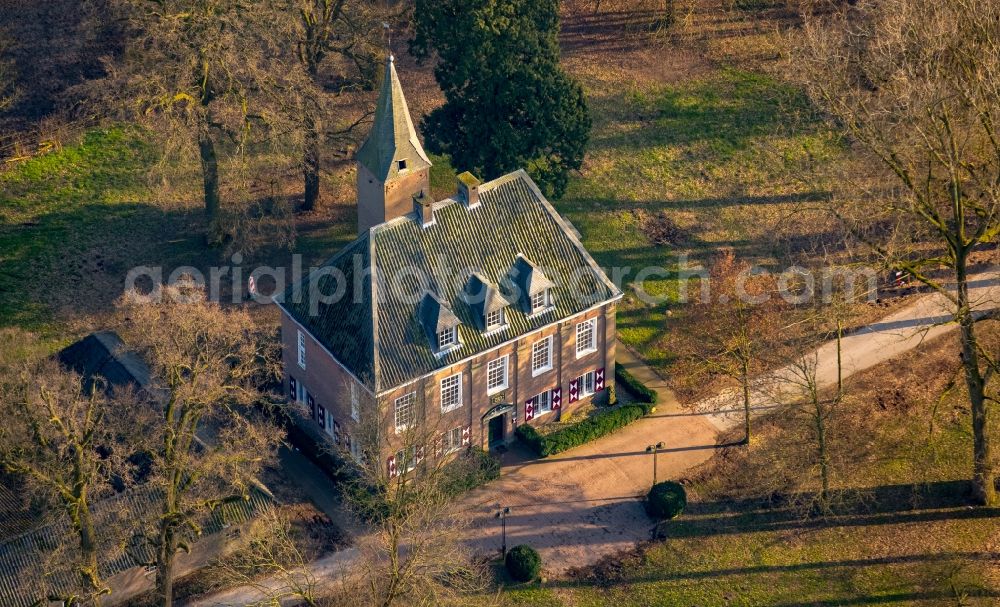 Aerial image Emmerich am Rhein - Building complex in the park of the castle - Schloesschen Borghess on Huethumer Strasse in Emmerich am Rhein in the state North Rhine-Westphalia