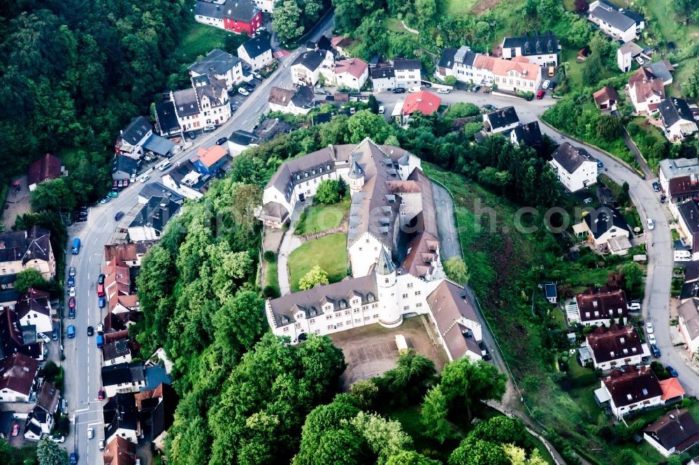 Bensheim from the bird's eye view: Building complex in the park of the castle Schoenberg in the district Schoenberg in Bensheim in the state Hesse, Germany