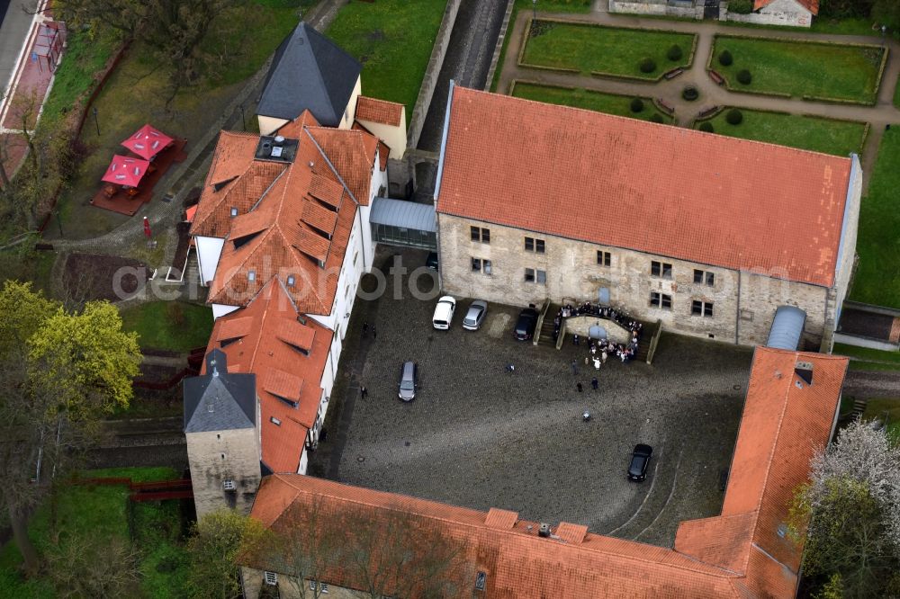 Schöningen from the bird's eye view: Building complex in the park of the castle Schoeningen on Burgplatz in Schoeningen in the state Lower Saxony