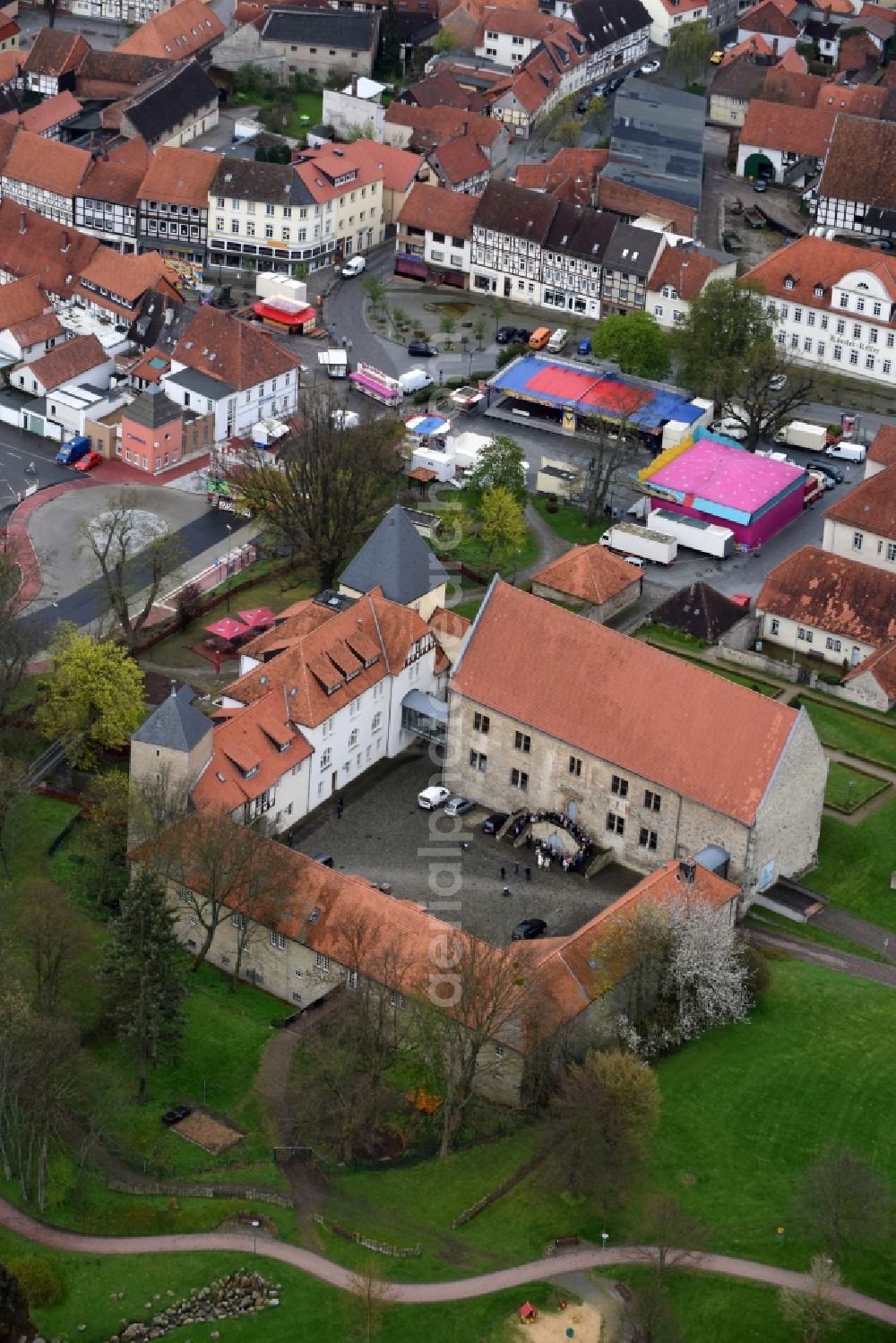 Aerial photograph Schöningen - Building complex in the park of the castle Schoeningen on Burgplatz in Schoeningen in the state Lower Saxony