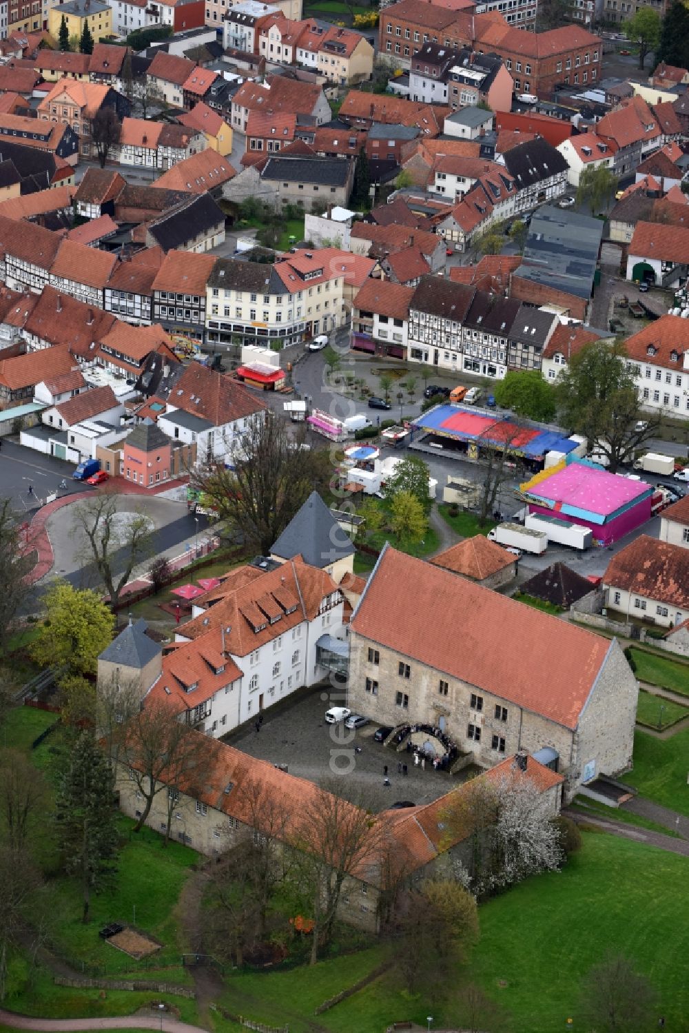 Schöningen from above - Building complex in the park of the castle Schoeningen on Burgplatz in Schoeningen in the state Lower Saxony