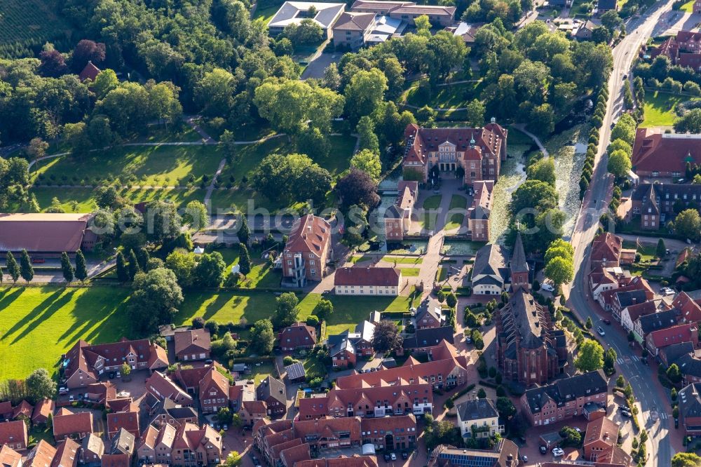 Velen from the bird's eye view: Building complex in the park of the castle Chateauform - Schloss Velen in Velen in the state North Rhine-Westphalia, Germany