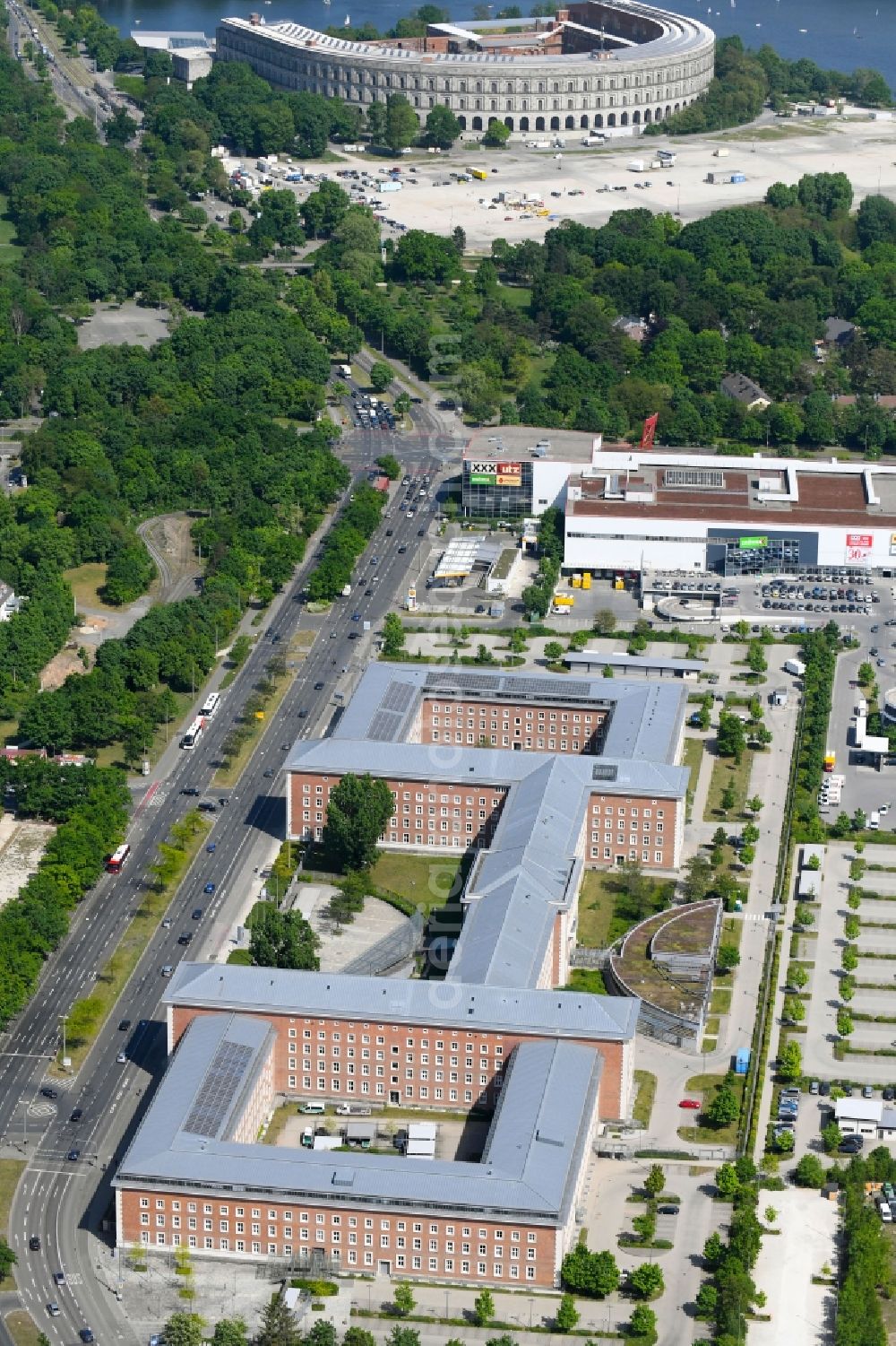 Aerial photograph Nürnberg - Building complex of the Suedkaserne Nuremberg in the state Bavaria. The Suedkaserne in Nuremberg is also known as Merrell or SS barracks and today houses the Federal Office for Migration and Refugees, Federal Customs Administration, branches of UNHCR, IOM and the Federal Administrative Office