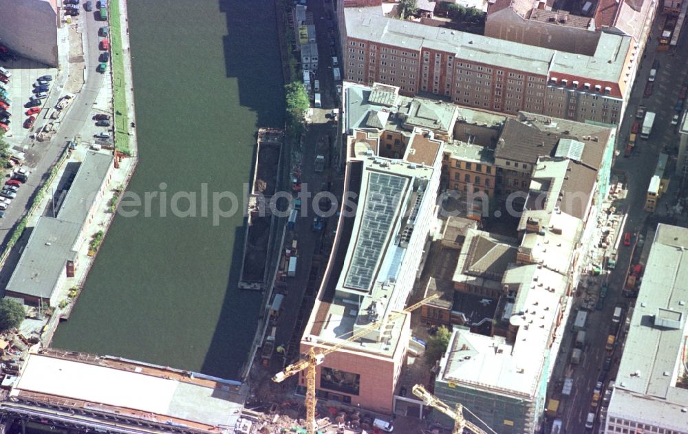 Berlin from the bird's eye view: Complex of buildings with satellite dishes on the transmitter broadcasting center ARD - Hauptstadtstudio on street Wilhelmstrasse - Reichstagufer - Dorotheenstrasse in the district Mitte in Berlin, Germany