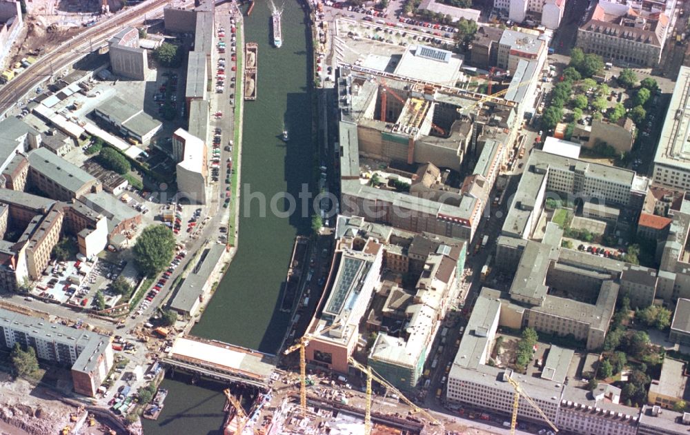 Aerial image Berlin - Complex of buildings with satellite dishes on the transmitter broadcasting center ARD - Hauptstadtstudio on street Wilhelmstrasse - Reichstagufer - Dorotheenstrasse in the district Mitte in Berlin, Germany