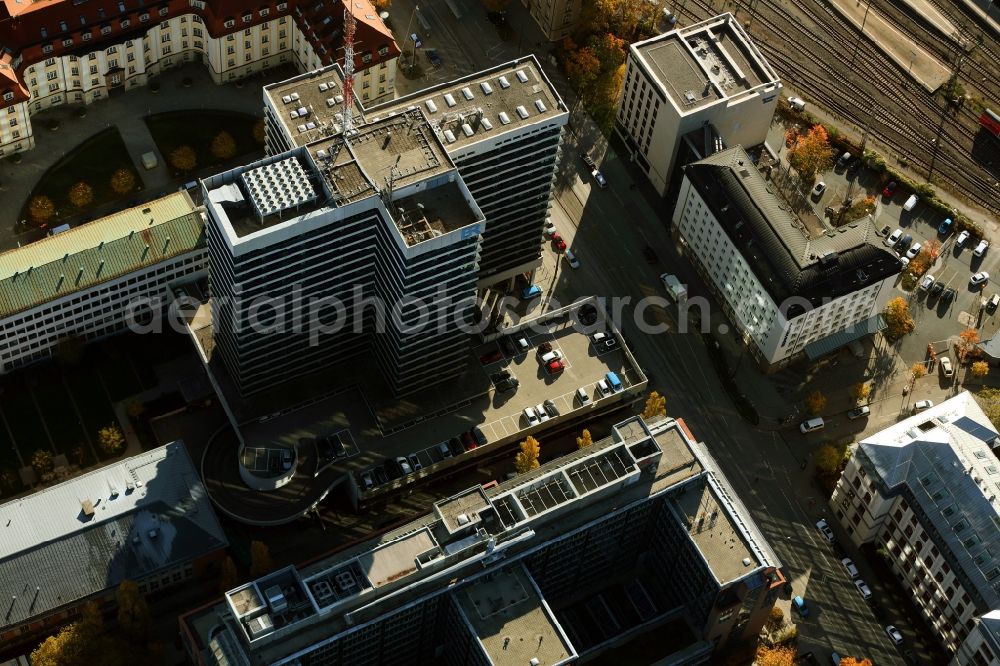 München from the bird's eye view: Complex of buildings with satellite dishes on the transmitter broadcasting center BR Bayerischer Rundfunk in the district Maxvorstadt in Munich in the state Bavaria, Germany