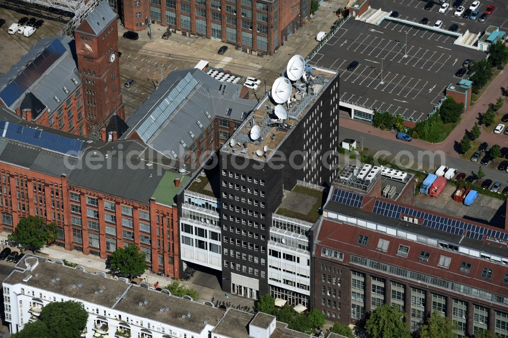 Aerial photograph Berlin - Complex of buildings with satellite dishes on the transmitter broadcasting center Deutsche Welle on Voltastrasse in Berlin