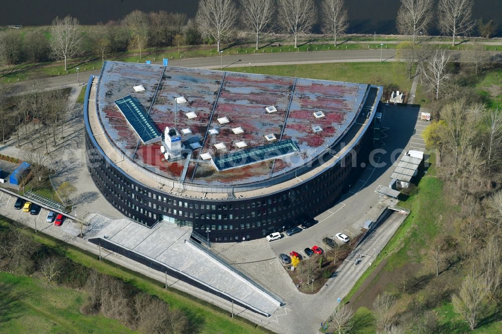 Aerial photograph Magdeburg - Complex of buildings with satellite dishes on the transmitter broadcasting center Mitteldeutscher Rundfunk (MDR) Landesfunkhaus Sachsen-Anhalt on Stadtparkstrasse in the district Werder in Magdeburg in the state Saxony-Anhalt, Germany