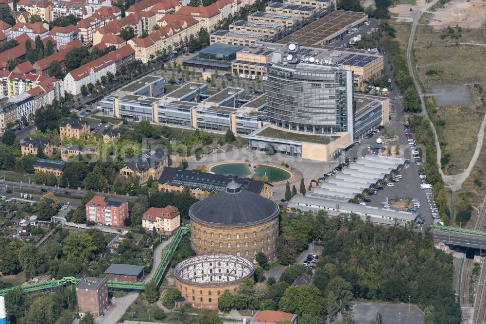 Leipzig from above - Complex of buildings with satellite dishes on the transmitter broadcasting center Mitteldeutscher Rundfunk (MDR) in the district Suedvorstadt in Leipzig in the state Saxony, Germany