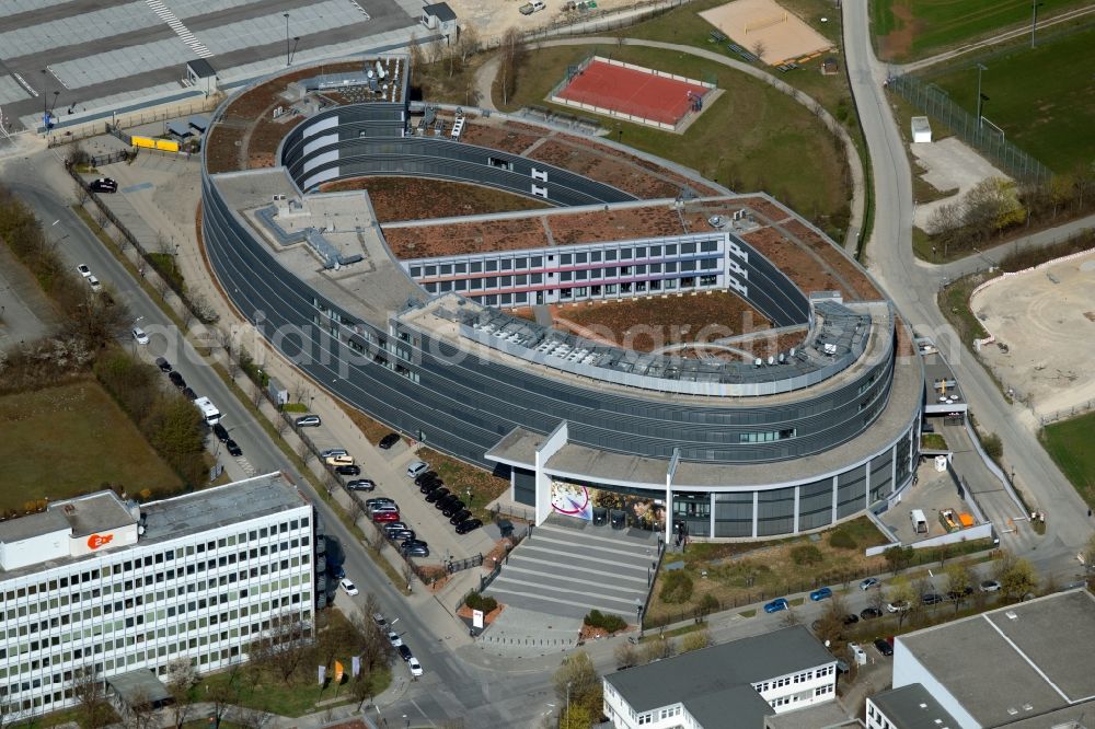 Aerial photograph Unterföhring - Complex of buildings with satellite dishes on the transmitter broadcasting center Sky Media GmbH on Medienallee in Unterfoehring in the state Bavaria, Germany