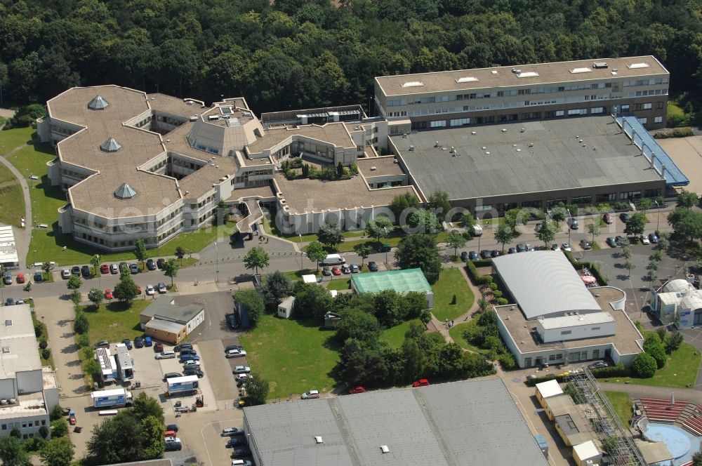 Aerial image Köln - Complex of buildings with satellite dishes on the transmitter broadcasting center WDR Produktionsgelaende on Freimersdorfer Weg in the district Bocklemuend in Cologne in the state North Rhine-Westphalia, Germany