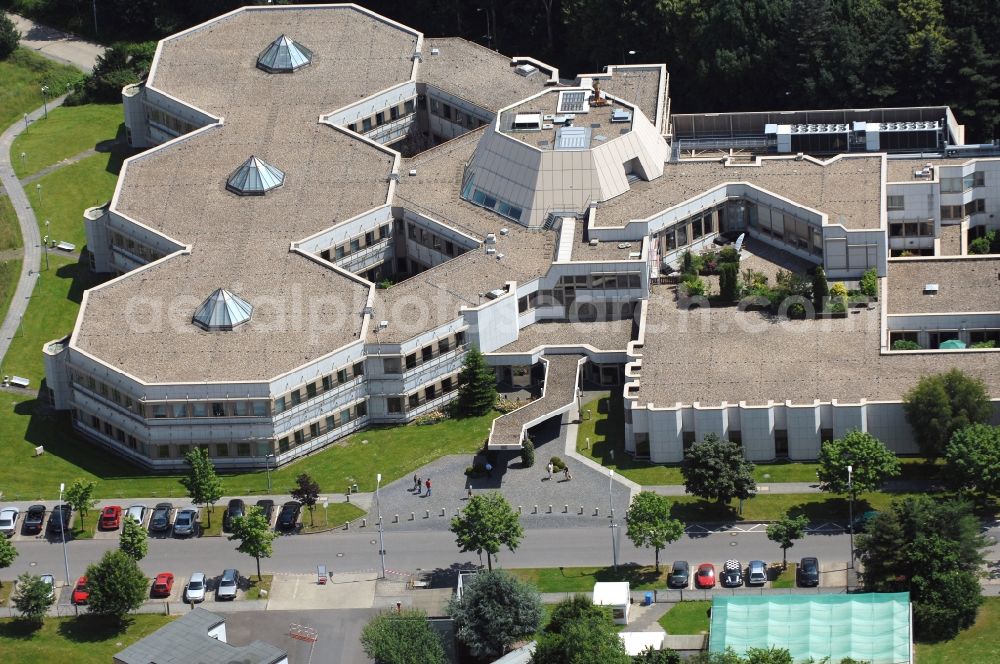 Aerial photograph Köln - Complex of buildings with satellite dishes on the transmitter broadcasting center WDR Produktionsgelaende on Freimersdorfer Weg in the district Bocklemuend in Cologne in the state North Rhine-Westphalia, Germany