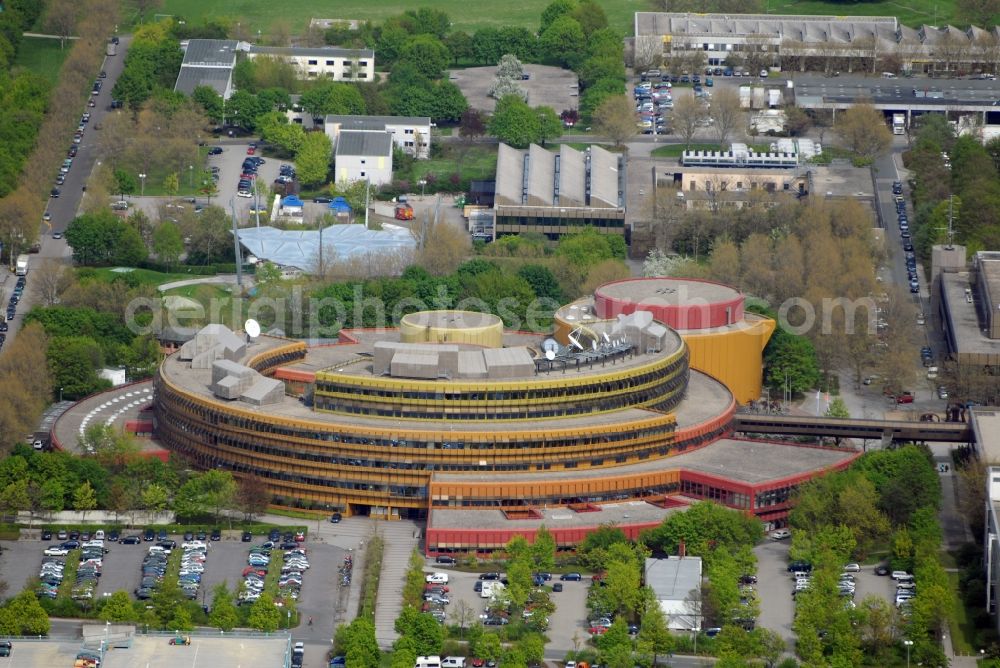 Mainz from above - Complex of buildings with satellite dishes on the transmitter broadcasting center Zweiten Deutschen Fernsehen ZDF in the district Lerchenberg in Mainz in the state Rhineland-Palatinate