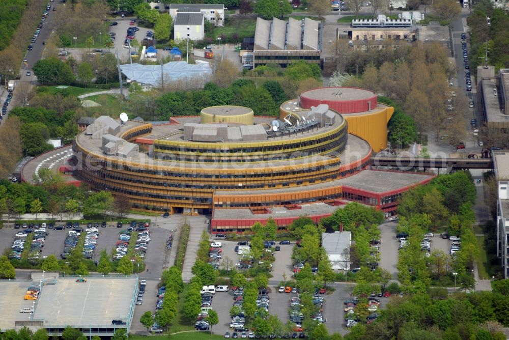 Mainz from the bird's eye view: Complex of buildings with satellite dishes on the transmitter broadcasting center Zweiten Deutschen Fernsehen ZDF in the district Lerchenberg in Mainz in the state Rhineland-Palatinate