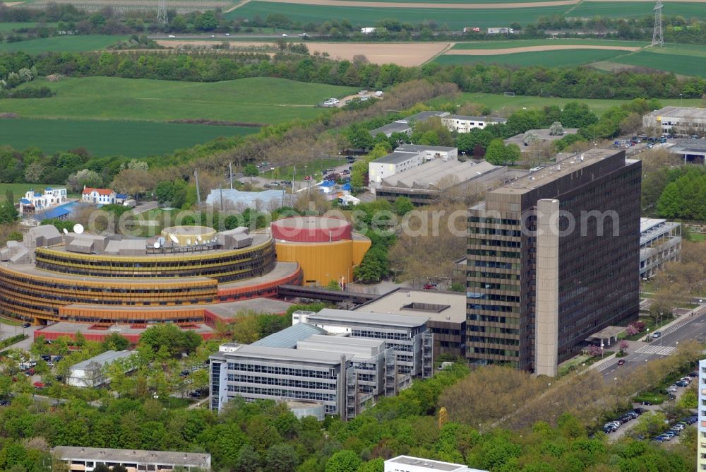 Aerial photograph Mainz - Complex of buildings with satellite dishes on the transmitter broadcasting center Zweiten Deutschen Fernsehen ZDF in the district Lerchenberg in Mainz in the state Rhineland-Palatinate