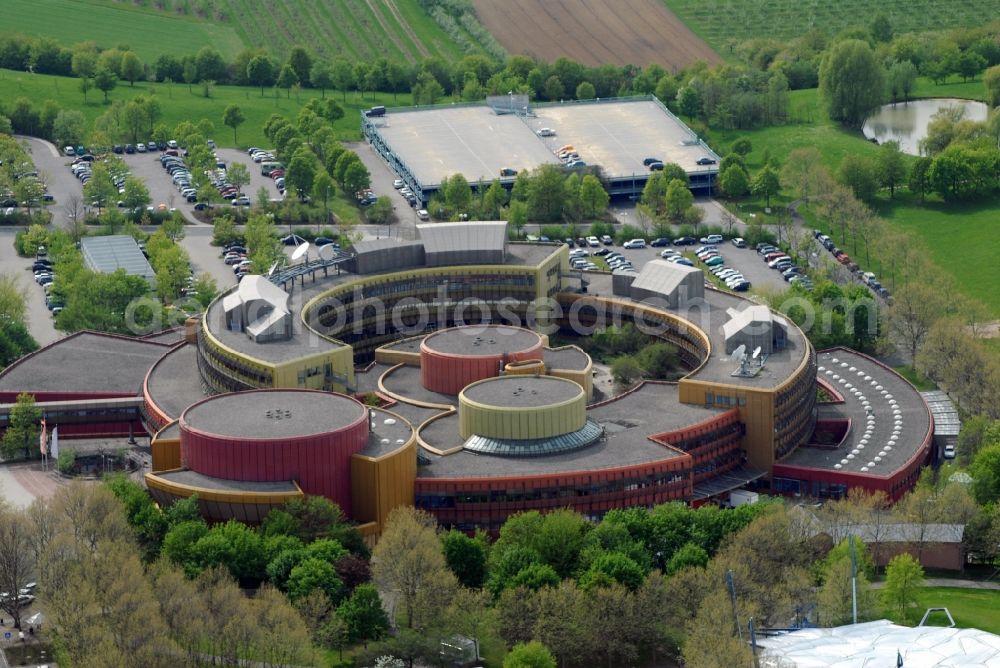 Aerial photograph Mainz - Complex of buildings with satellite dishes on the transmitter broadcasting center Zweiten Deutschen Fernsehen ZDF in the district Lerchenberg in Mainz in the state Rhineland-Palatinate